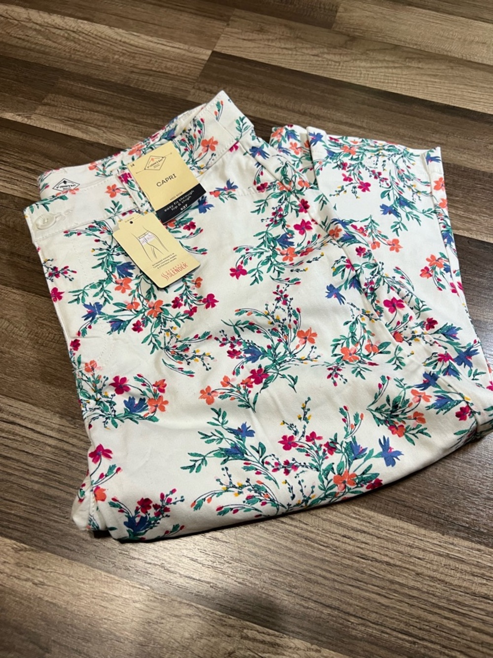 NWT St. John's Bay White Capri Pants with Pink, Coral, Blue & Green Floral Print